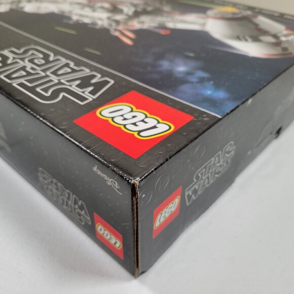 LEGO Star Wars: Tantive IV (75244) - Picture 15 of 16